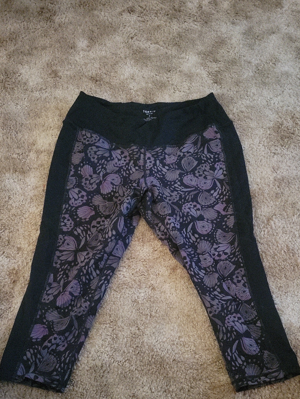Torrid Active Black & Purple Butterfly Capri Leggings